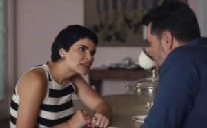 Moretti e Leonor em cena de Travessia (Foto: Reprodução / Globoplay) Moretti e Leonor em cena de Travessia (Foto: Reprodução / Globoplay)
