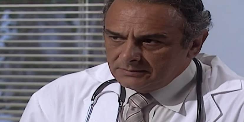 Luiz Baccelli como Dr. César de "Laços de Família" (Foto: Reprodução/TV Globo)