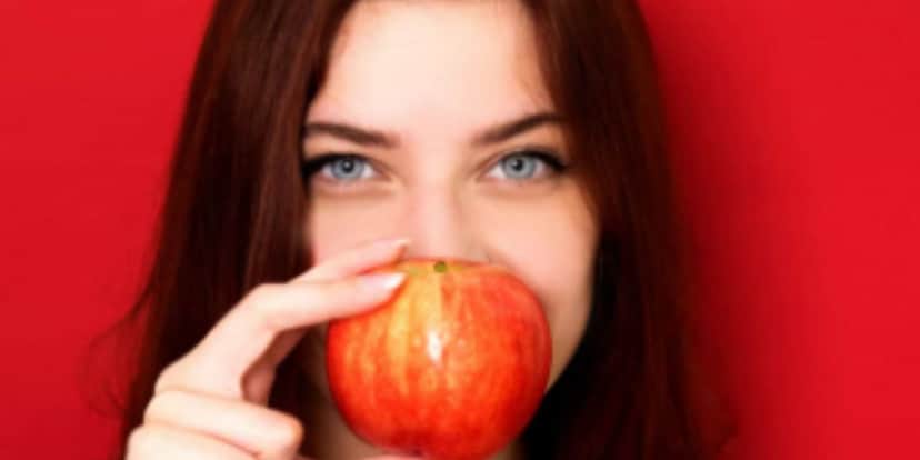 Maçã Coma apenas duas porções dessa fruta por dia e dê adeus ao colesterol alto Maçã Coma apenas duas porções dessa fruta por dia e dê adeus ao colesterol alto