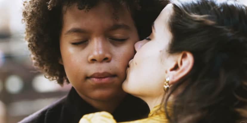 Marcelino ganha beijo de Marê sem imagina que ela é sua mãe em Amor Perfeito Marcelino ganha beijo de Marê sem imagina que ela é sua mãe em Amor Perfeito
