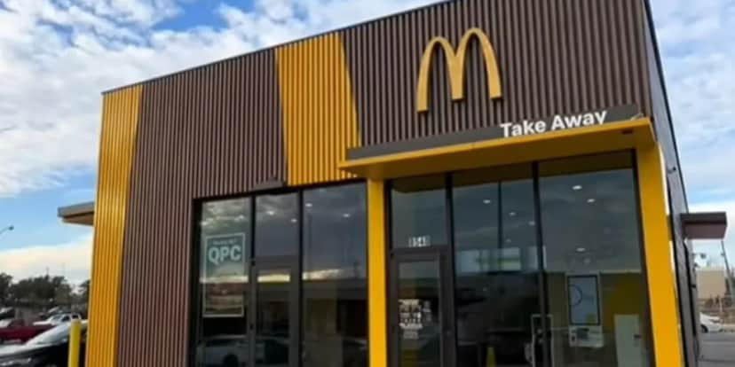 Primeira loja da McDonald's sem atendentes - Foto: Reprodução/Internet Primeira loja da McDonald's sem atendentes - Foto: Reprodução/Internet