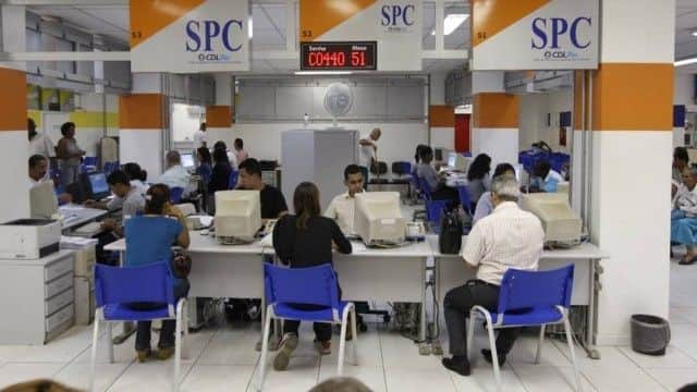 Milhares de brasileiros estão com seus nomes inscritos no SPC e Serasa (Foto Reprodução/Internet) Milhares de brasileiros estão com seus nomes inscritos no SPC e Serasa (Foto Reprodução/Internet)