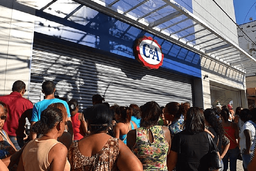 Loja da C&A sendo aberta nas ruas há um tempo atrás (Foto: Reprodução/ Internet) Loja da C&A sendo aberta nas ruas há um tempo atrás (Foto: Reprodução/ Internet)