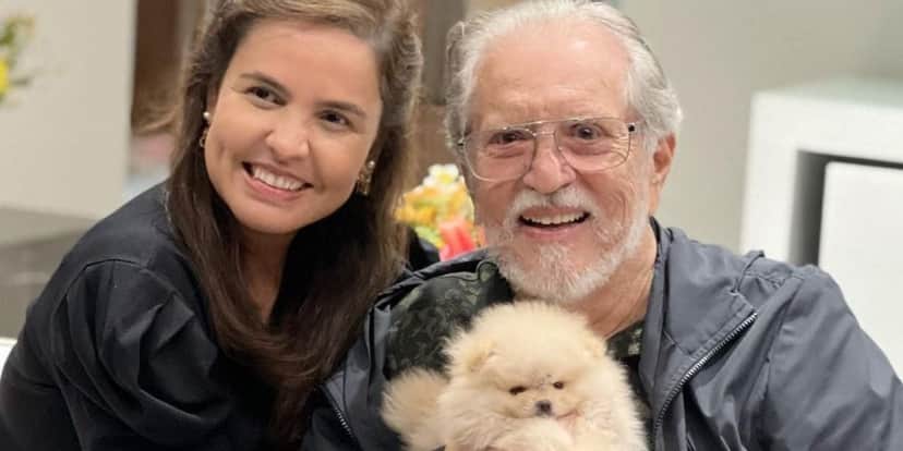 Renata Domingues, Carlos Alberto e cachorra (Foto: Reprodução / Instagram) Renata Domingues, Carlos Alberto e cachorra (Foto: Reprodução / Instagram)