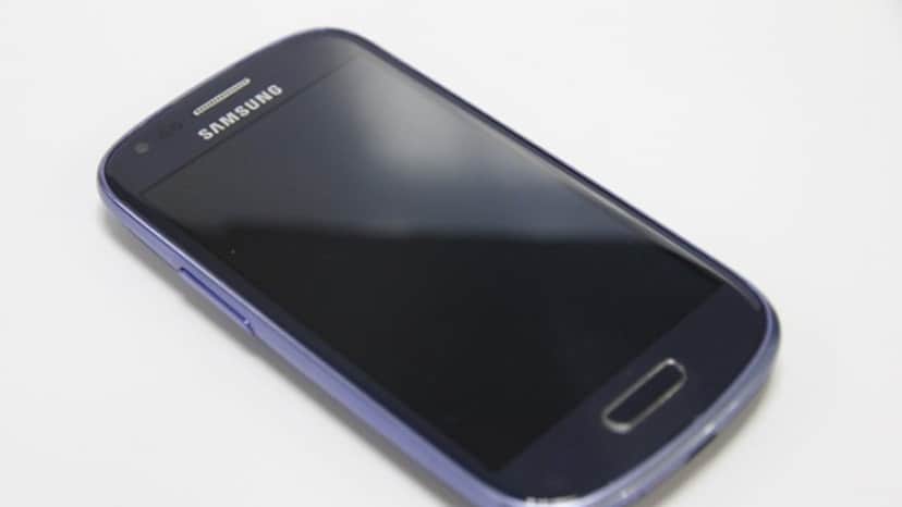 Celular Samsung Galaxy S3 mini é um dos que não poderão mais utilizar o WhatsApp (Foto: Reprodução/Internet) Celular Samsung Galaxy S3 mini é um dos que não poderão mais utilizar o WhatsApp (Foto: Reprodução/Internet)