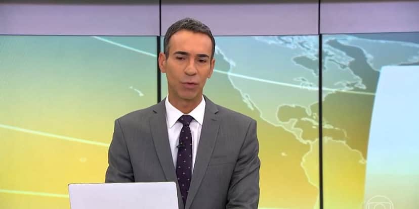 César Tralli nos estúdios do jornal hoje (Reprodução: Globo) César Tralli nos estúdios do jornal hoje (Reprodução: Globo)