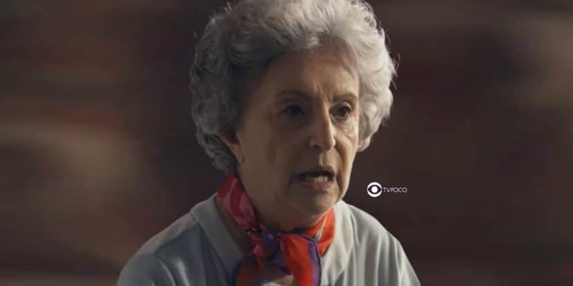 Tia Cotinha (Ana Lúcia Torre) em cena de Travessia (Foto: Reprodução / Globo / Montagem TV Foco) Tia Cotinha (Ana Lúcia Torre) em cena de Travessia (Foto: Reprodução / Globo / Montagem TV Foco)