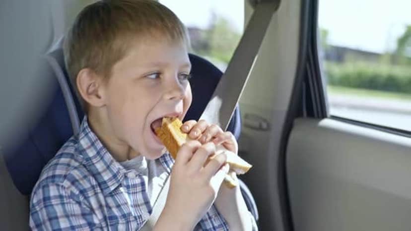 É proibido comer e beber no Uber ou 99 (Foto: Reprodução/Internet) É proibido comer e beber no Uber ou 99 (Foto: Reprodução/Internet)