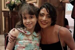 Darlene (Carol Castro) e Clara (Vitória Pabst) na novela das seis da Globo (Foto: Reprodução / Globo) Darlene (Carol Castro) e Clara (Vitória Pabst) na novela das seis da Globo (Foto: Reprodução / Globo)
