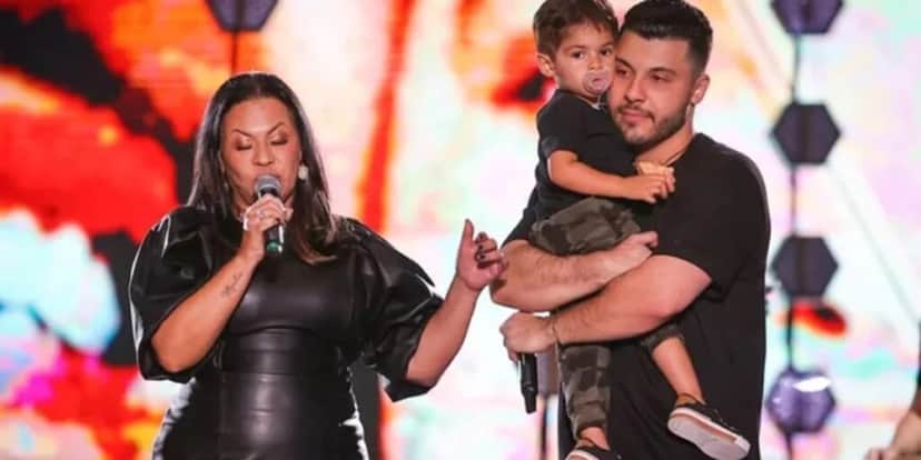 Dona Ruth, Murilo Huff e o neto, Léo, que é filho de Marília Mendonça (Foto: Reprodução / YouTube) Dona Ruth, Murilo Huff e o neto, Léo, que é filho de Marília Mendonça (Foto: Reprodução / YouTube)