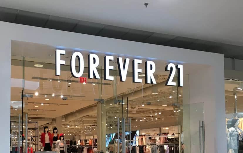 Forever 21 era uma marca queridinha do país, até que ela faliu (Foto: Reprodução) Forever 21 era uma marca queridinha do país, até que ela faliu (Foto: Reprodução)