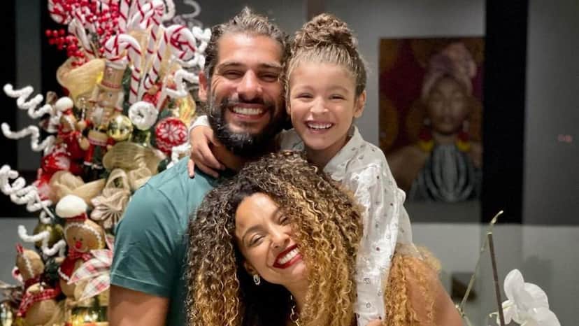 Sheron Menezzes com o marido e o filho do casal (Foto: Reprodução/ Internet) Sheron Menezzes com o marido e o filho do casal (Foto: Reprodução/ Internet)