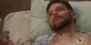 Theo (Emílio Dantas) causará no hospital em "Vai na Fé" (Foto: Reprodução/TV Globo) Theo (Emílio Dantas) causará no hospital em "Vai na Fé" (Foto: Reprodução/TV Globo)