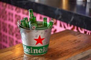 Heineken é eleita favorita dos brasileiros (Foto Reprodução/Internet) Heineken é eleita favorita dos brasileiros (Foto Reprodução/Internet)
