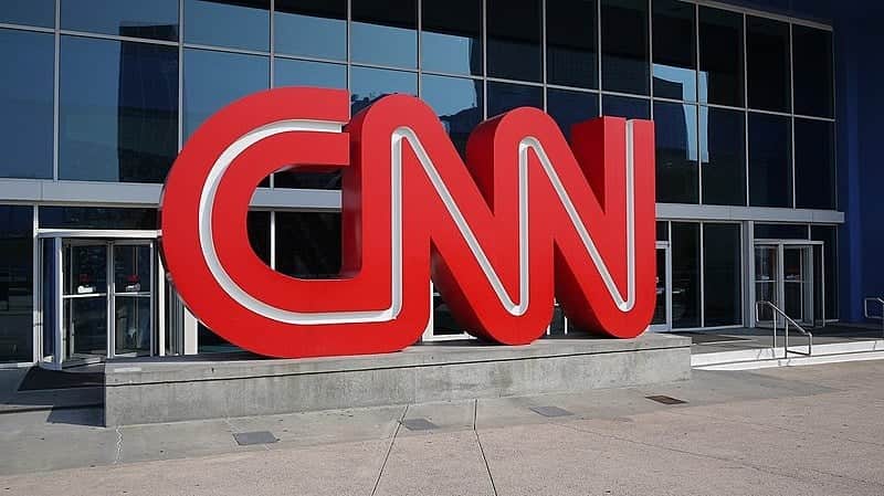 Âncoras de maior rival da Globo denunciam emissora Âncoras de maior rival da Globo denunciam emissora