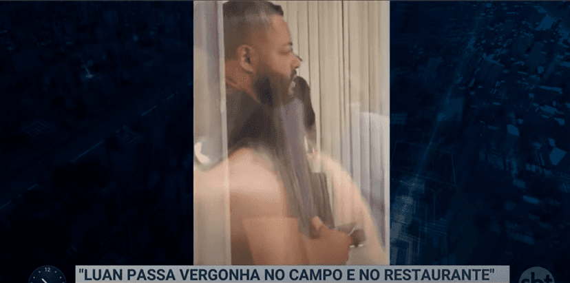 Clientes ficaram enfurecidos com Luan, jogador do Corinthians, após ele tentar furar fila em restaurante de luxo em São Paulo (Foto Reprodução/Youtube/SBT) Clientes ficaram enfurecidos com Luan, jogador do Corinthians, após ele tentar furar fila em restaurante de luxo em São Paulo (Foto Reprodução/Youtube/SBT)