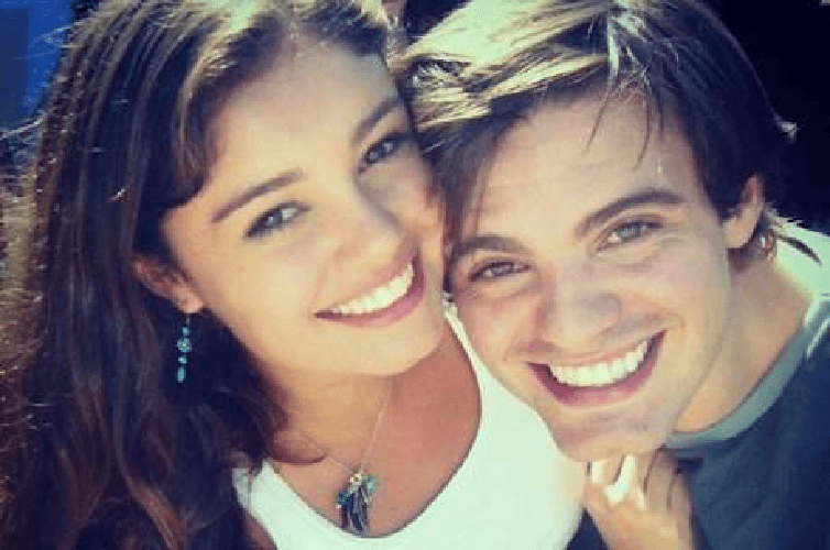 Dener Pacheco ao lado de Sophia Charlotte em 'Caras e Boca' (Foto: Reprodução/ Internet) Dener Pacheco ao lado de Sophia Charlotte em 'Caras e Boca' (Foto: Reprodução/ Internet)