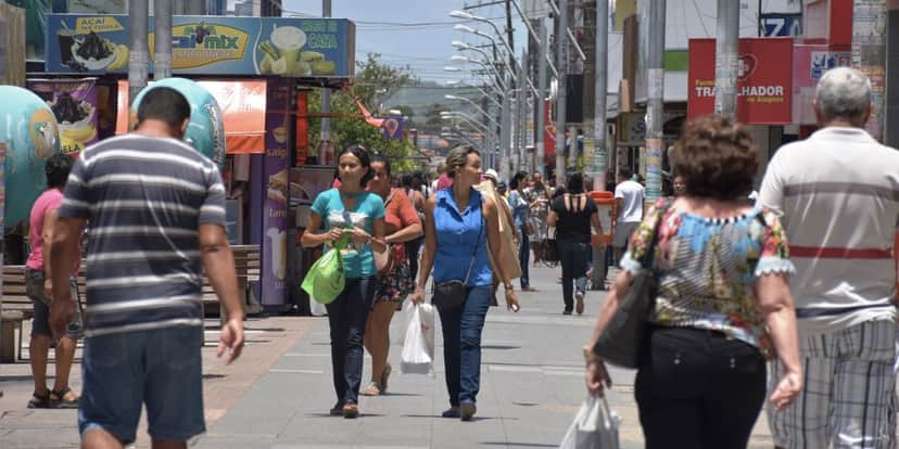 Pessoas caminhando pelas ruas (Foto: Reprodução / Internet) Pessoas caminhando pelas ruas (Foto: Reprodução / Internet)