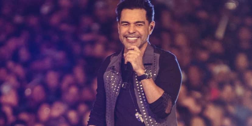 Zezé Di Camargo em show (Foto: Reprodução / Instagram)