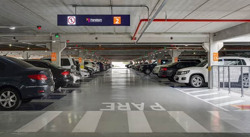Carros em estacionamentos (Foto: Reprodução / Internet) Carros em estacionamentos (Foto: Reprodução / Internet)