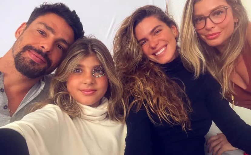 Cauã Reymond com a filha Sofia, Mariana Goldfarb e Grazi Massafera (Foto: Reprodução/Instagram) Cauã Reymond com a filha Sofia, Mariana Goldfarb e Grazi Massafera (Foto: Reprodução/Instagram)