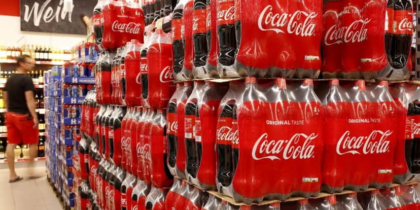 A empresa lidera o ranking da marca de bebidas mais vendida por todo o mundo, com bilhões de vendas por dia (Reprodução: Internet) A empresa lidera o ranking da marca de bebidas mais vendida por todo o mundo, com bilhões de vendas por dia (Reprodução: Internet)