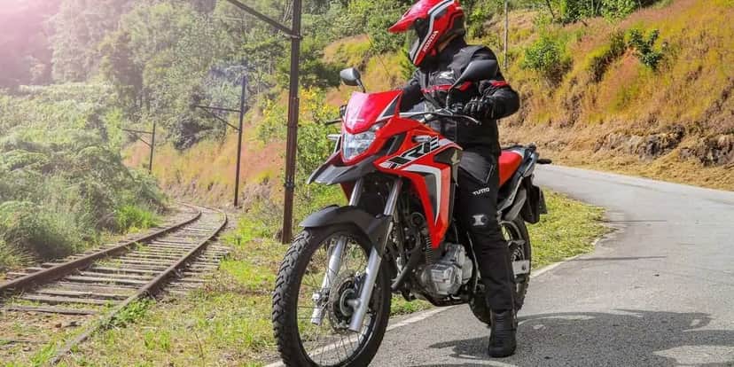 XRE 300 ficou um tempo fora do mercado, mas retornou de forma triunfal ao catálogo da empresa (Foto: Divulgação/Honda) XRE 300 ficou um tempo fora do mercado, mas retornou de forma triunfal ao catálogo da empresa (Foto: Divulgação/Honda)