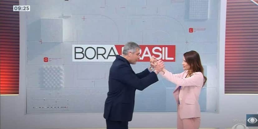 Thaís Dias revelou que pelos próximos dias ela que vai comandar o Bora Brasil (Reprodução: Band) Thaís Dias revelou que pelos próximos dias ela que vai comandar o Bora Brasil (Reprodução: Band)