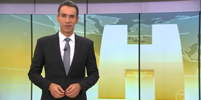 César Tralli nos estúdios do Jornal Hoje (Reprodução: Globo) César Tralli nos estúdios do Jornal Hoje (Reprodução: Globo)