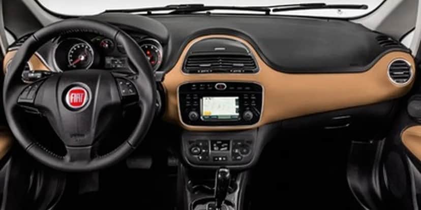 Interior do Fiat Linea Absolut, de 2015 (Foto: Reprodução/Autoesporte) Interior do Fiat Linea Absolut, de 2015 (Foto: Reprodução/Autoesporte)