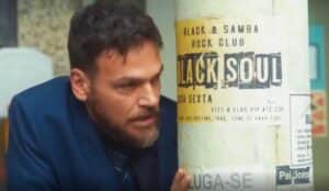 Theo passará mal e desmaiará na rua (Foto: Reprodução / Globo) Theo passará mal e desmaiará na rua (Foto: Reprodução / Globo)