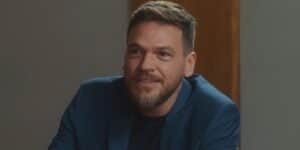 Theo (Emilio Dantas) se livrará em "Vai na Fé" (Foto: Reprodução/TV Globo) Theo (Emilio Dantas) se livrará em "Vai na Fé" (Foto: Reprodução/TV Globo)