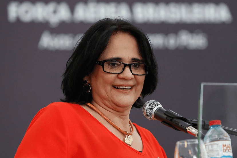 Damares Alves, ex-ministra do governo Bolsonaro (Foto: Reprodução/ Internet) Damares Alves, ex-ministra do governo Bolsonaro (Foto: Reprodução/ Internet)