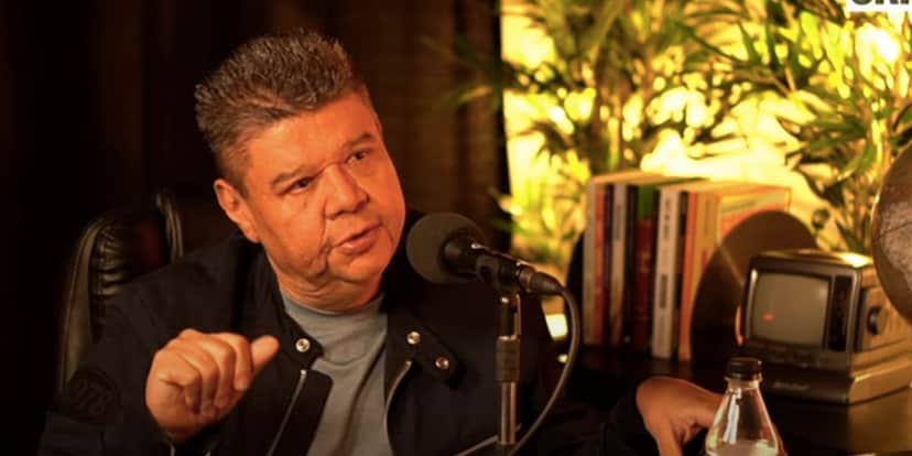 Marcinho Santos durante entrevista com André Piunt (Foto: Reprodução / YouTube)