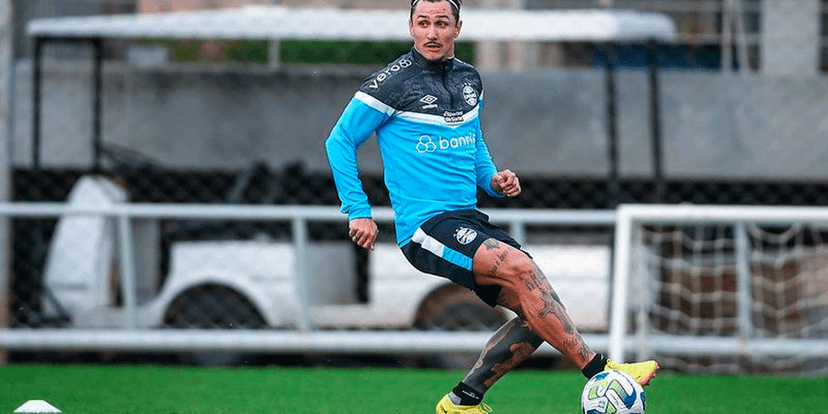 Vina está de saída de Porto Alegre- LUCAS UEBEL / Grêmio Vina está de saída de Porto Alegre- LUCAS UEBEL / Grêmio