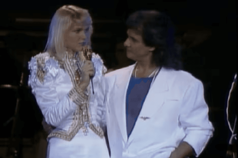 Xuxa ao lado de Roberto Carlos (Foto: Reprodução/ Internet) Xuxa ao lado de Roberto Carlos (Foto: Reprodução/ Internet)