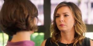 Clara terminará com Helena (Priscila Sztejnman) em "Vai na Fé" (Foto: Reprodução/TV Globo) Clara terminará com Helena (Priscila Sztejnman) em "Vai na Fé" (Foto: Reprodução/TV Globo)
