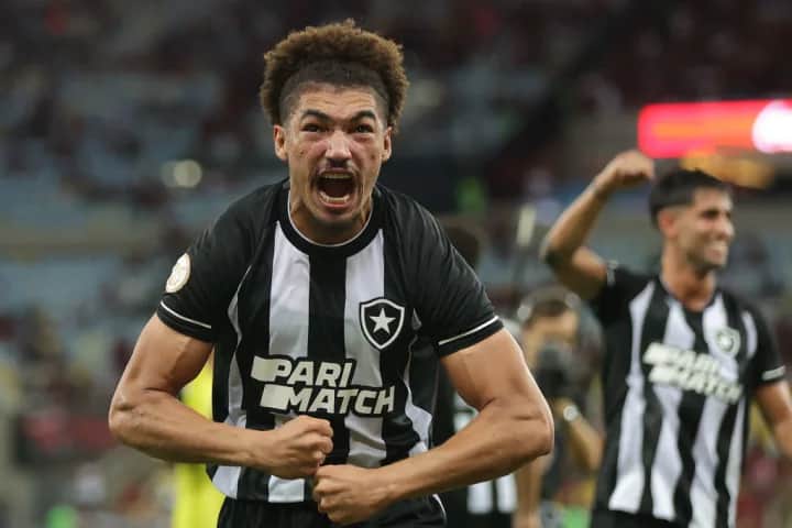 Adryelson é titular absoluto no Glorioso / Buda Mendes/GettyImages Adryelson é titular absoluto no Glorioso / Buda Mendes/GettyImages