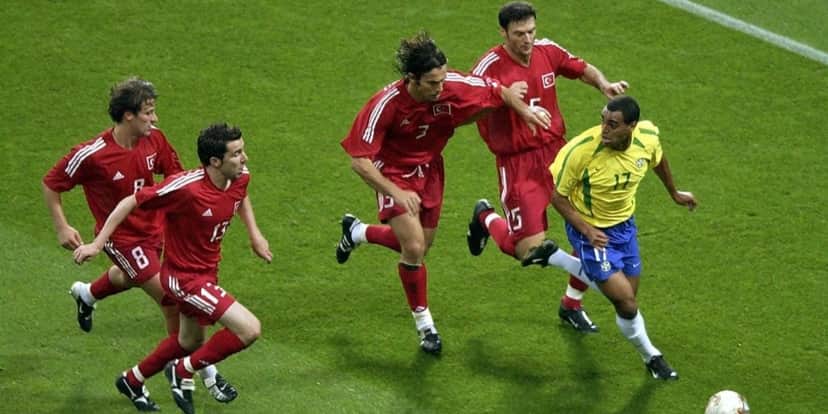 Jogada do Denílson contra a Turquia que ficou marcada na história (Reprodução: Globo) Jogada do Denílson contra a Turquia que ficou marcada na história (Reprodução: Globo)