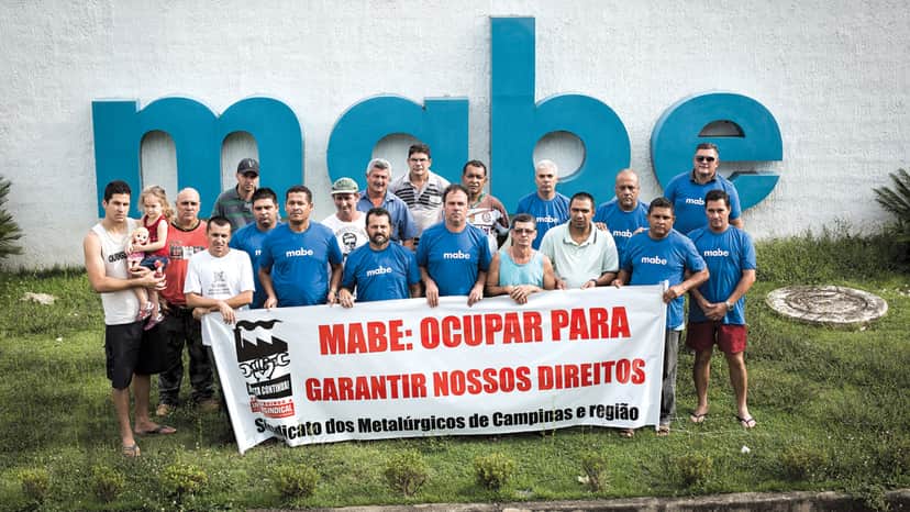 Funcionários da Mabe protestaram contra as demissões e a falta de pagamento (Foto Reprodução/Internet) Funcionários da Mabe protestaram contra as demissões e a falta de pagamento (Foto Reprodução/Internet)