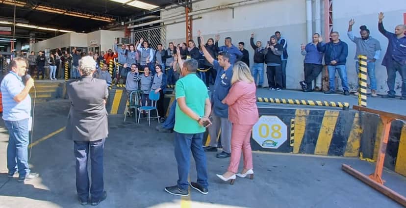 Portas fechadas e demissão de 140 funcionários: Empresa gigante pega todos de surpresa e define adeus - Foto: Reprodução Portas fechadas e demissão de 140 funcionários: Empresa gigante pega todos de surpresa e define adeus - Foto: Reprodução