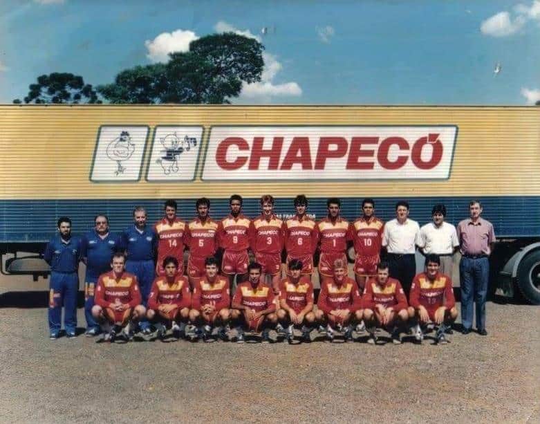 Essa é a equipe de Volei do Frigorífico Chapecó (Reprodução - Internet) Essa é a equipe de Volei do Frigorífico Chapecó (Reprodução - Internet)