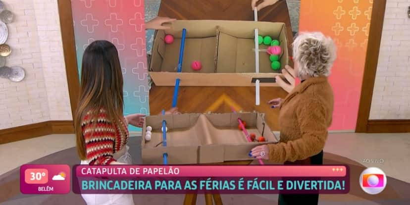 Ana Maria Braga em brincadeira com Ju Massaoka (Foto: Reprodução/TV Globo) Ana Maria Braga em brincadeira com Ju Massaoka (Foto: Reprodução/TV Globo)