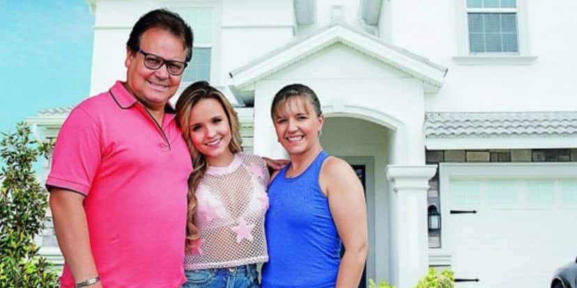 Mãe de Larissa Manoela vendeu casa da atriz sem consentimento (Foto: Reprodução/ Instagram) Mãe de Larissa Manoela vendeu casa da atriz sem consentimento (Foto: Reprodução/ Instagram)