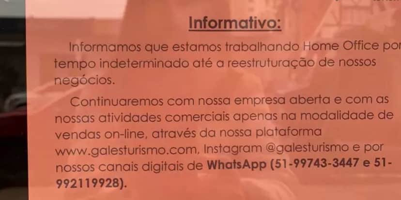 Mensagem deixada pela empresa na porta de sua loja física (Reprodução: Internet) Mensagem deixada pela empresa na porta de sua loja física (Reprodução: Internet)
