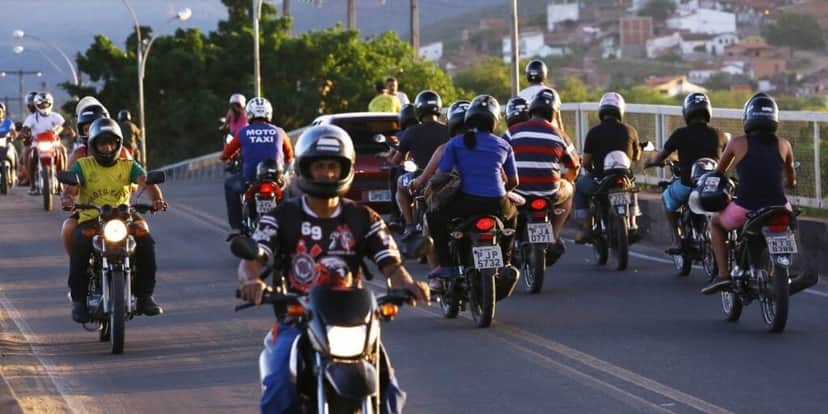 Motoboys ainda precisam de habilitação (Foto: Agência Infomotos) Motoboys ainda precisam de habilitação (Foto: Agência Infomotos)