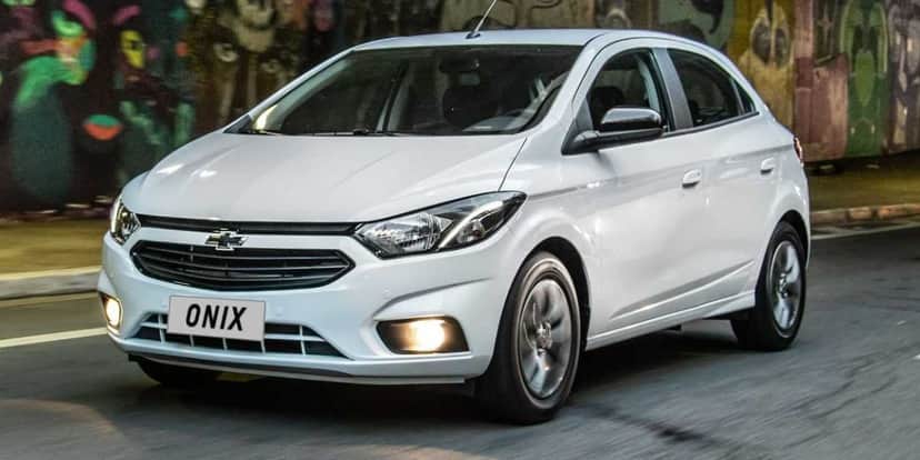 Onix está sempre entre os carros mais vendidos no Brasil (Reprodução: Internet) Onix está sempre entre os carros mais vendidos no Brasil (Reprodução: Internet)
