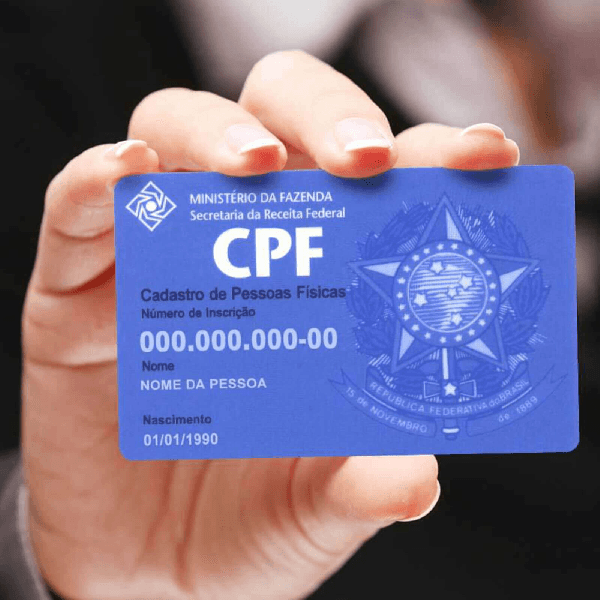 O CPF em mãos (Foto: Reprodução/ Internet) O CPF em mãos (Foto: Reprodução/ Internet)