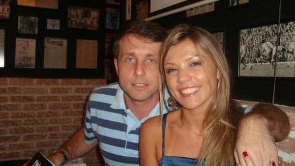 Vitor Guedes e sua irmã Marilia Ruiz 30 de janeiro de 2012, no `Artilheiros Bar´, quando Vitor Guedes lançou seu livro `Paixão Corinthiana´. Foto: Marcos Júnior/Portal TT Vitor Guedes e sua irmã Marilia Ruiz 30 de janeiro de 2012, no `Artilheiros Bar´, quando Vitor Guedes lançou seu livro `Paixão Corinthiana´. Foto: Marcos Júnior/Portal TT