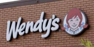 Wendy's leva esse nome por conta de uma homenagem a filha do fundador (Reprodução: Internet) Wendy's leva esse nome por conta de uma homenagem a filha do fundador (Reprodução: Internet)